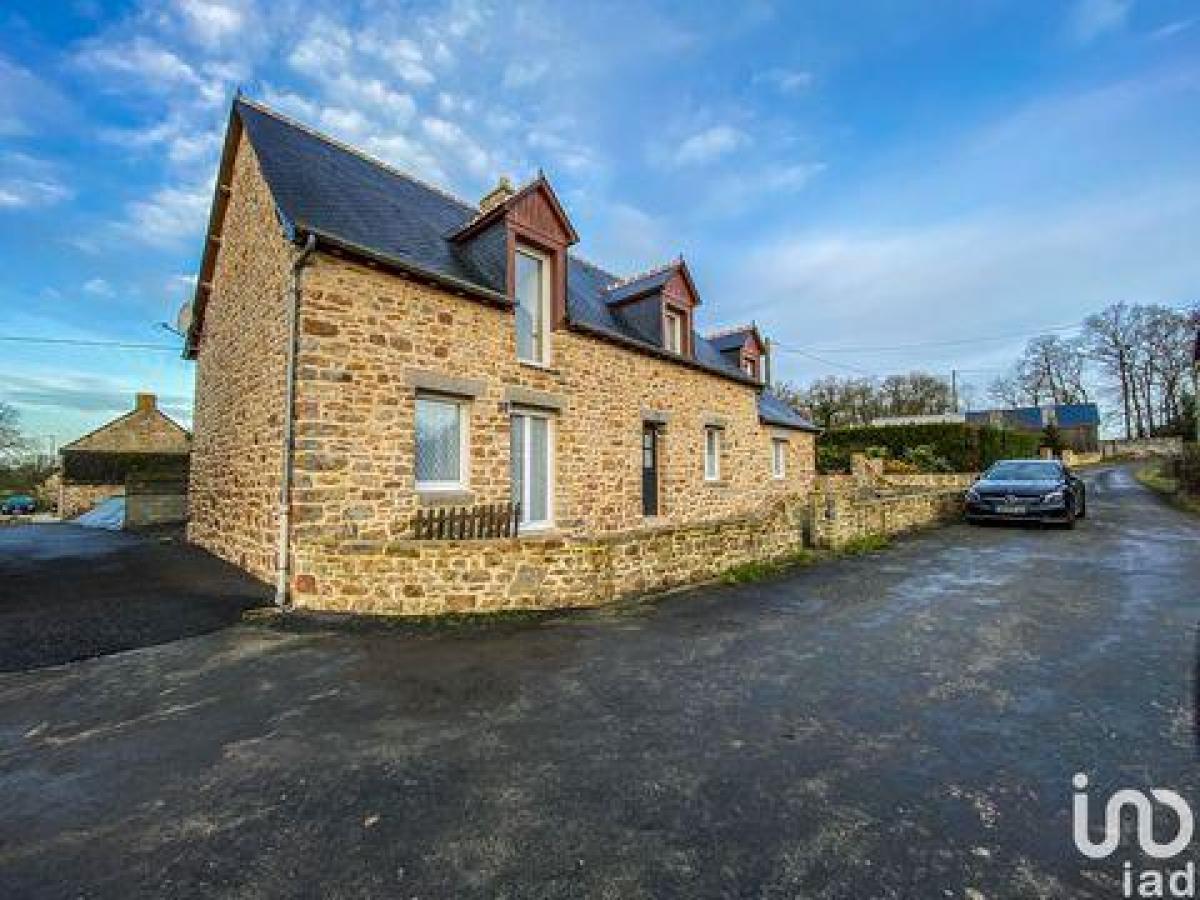 Picture of Home For Sale in Fougeres, Ile De France, France
