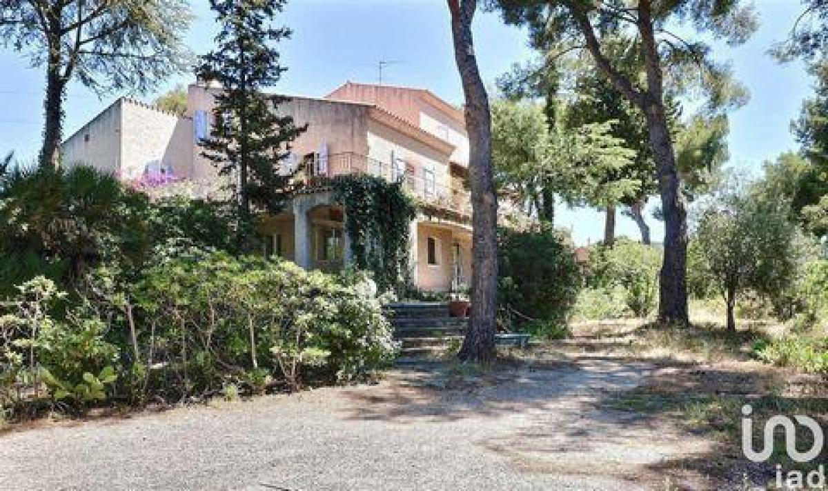 Picture of Home For Sale in La Ciotat, Provence-Alpes-Cote d'Azur, France