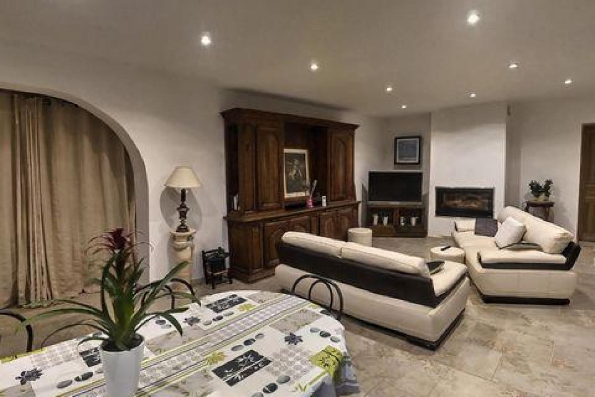 Picture of Home For Sale in Arles, Provence-Alpes-Cote d'Azur, France