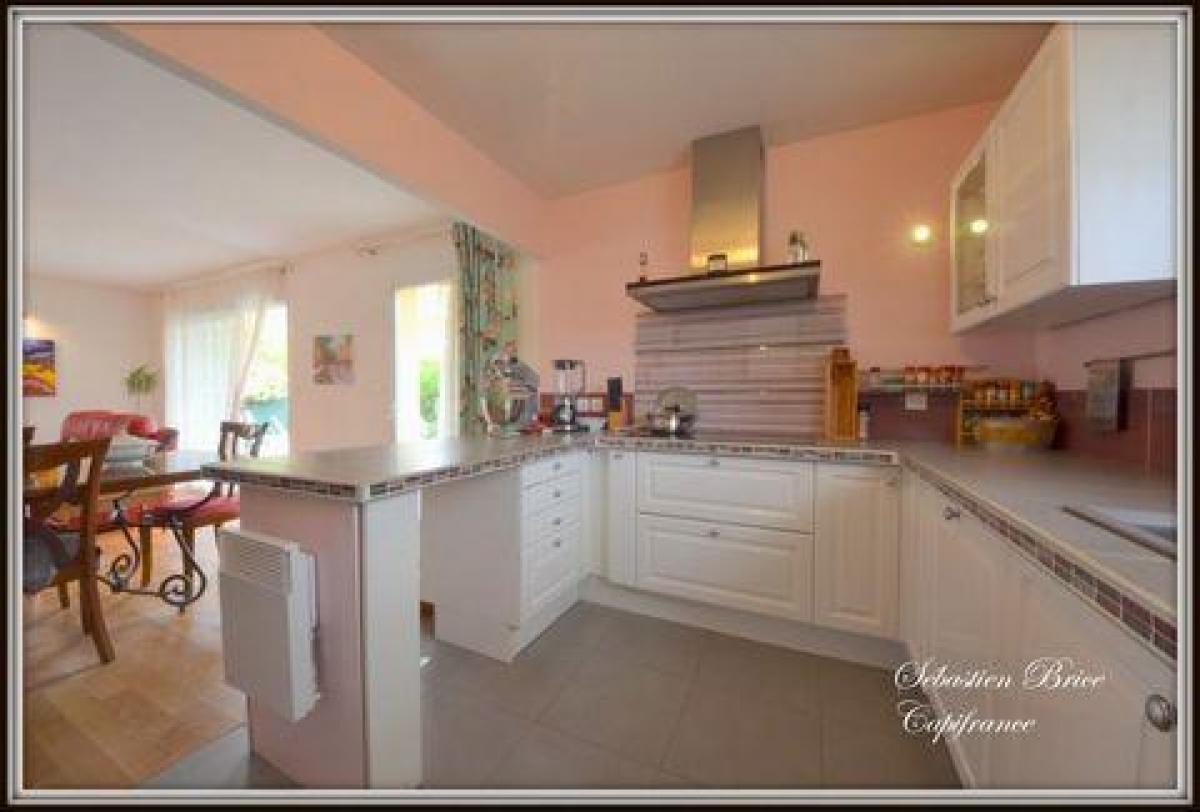 Picture of Home For Sale in Avensan, Aquitaine, France