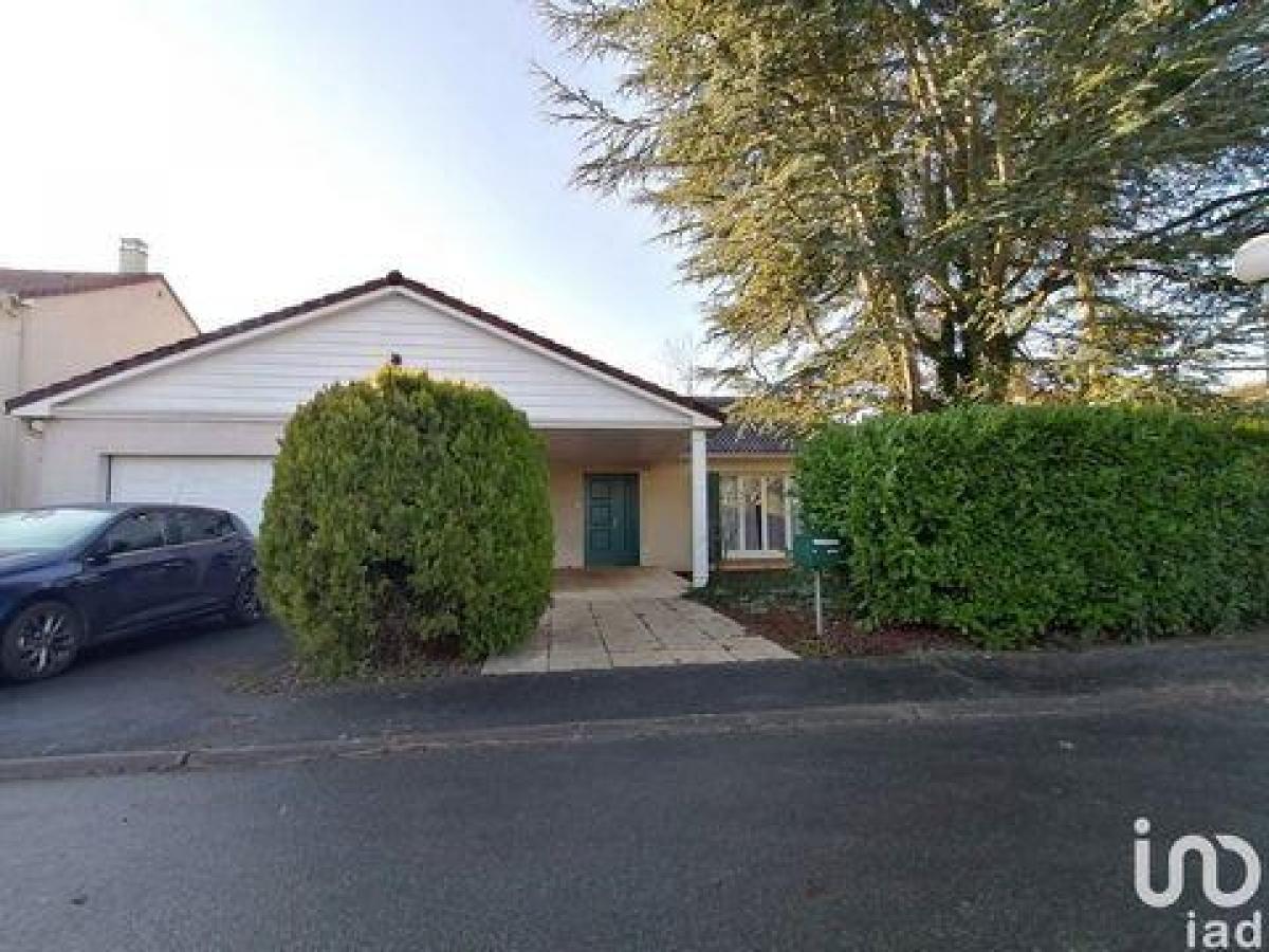 Picture of Home For Sale in Courcouronnes, Bretagne, France