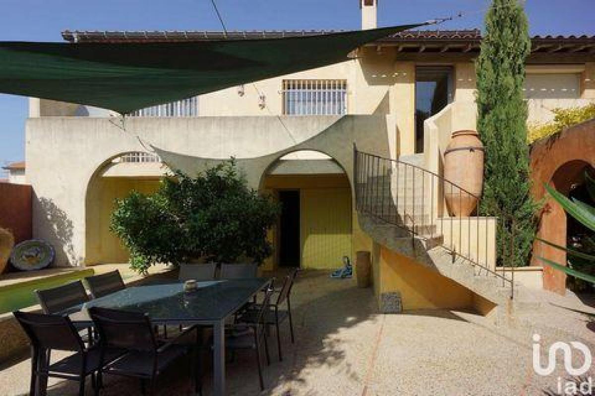 Picture of Home For Sale in Arles, Provence-Alpes-Cote d'Azur, France