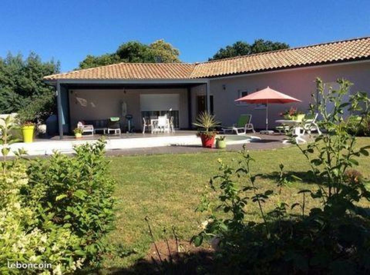 Picture of Home For Sale in Lesparre Medoc, Aquitaine, France