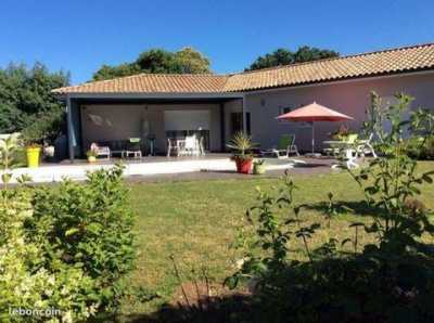 Home For Sale in Lesparre Medoc, France