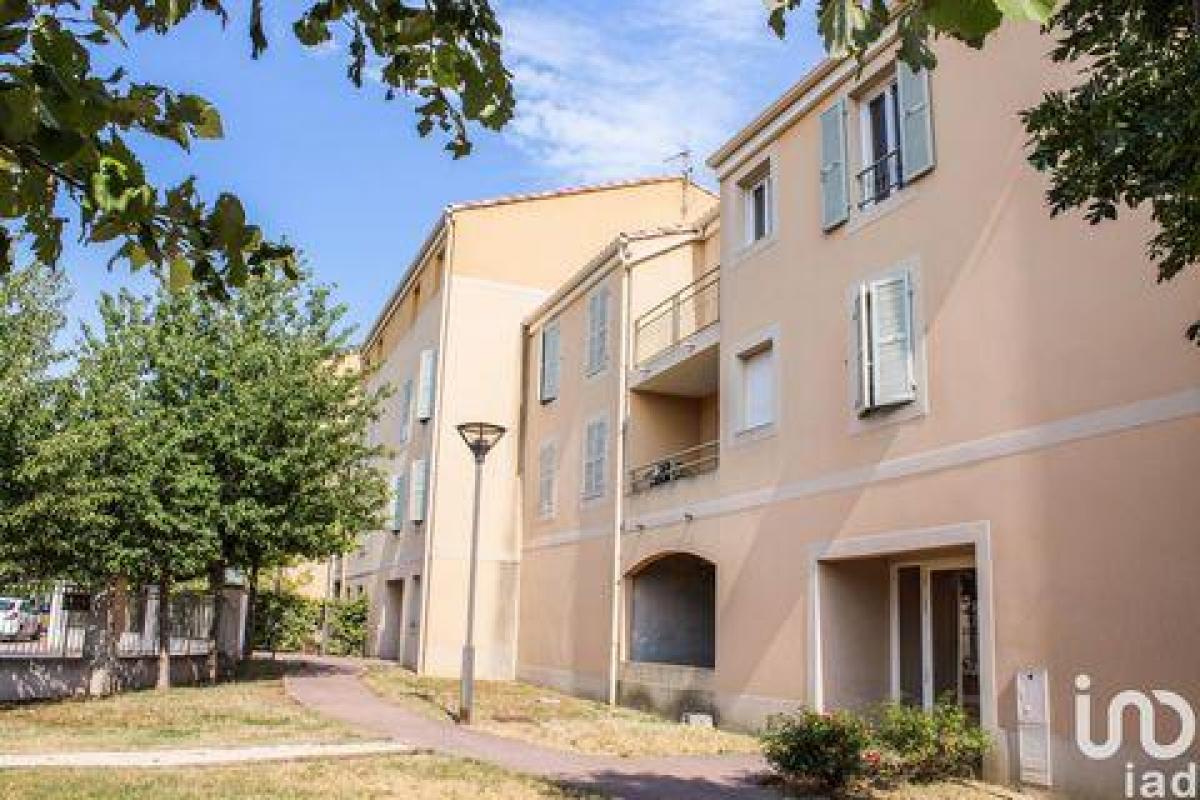 Picture of Condo For Sale in Monteux, Provence-Alpes-Cote d'Azur, France