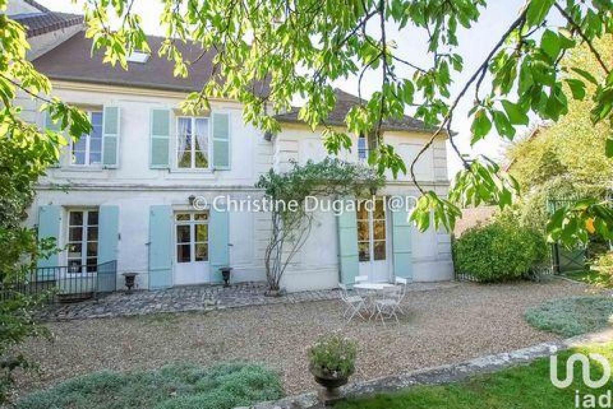 Picture of Home For Sale in Linas, Bretagne, France