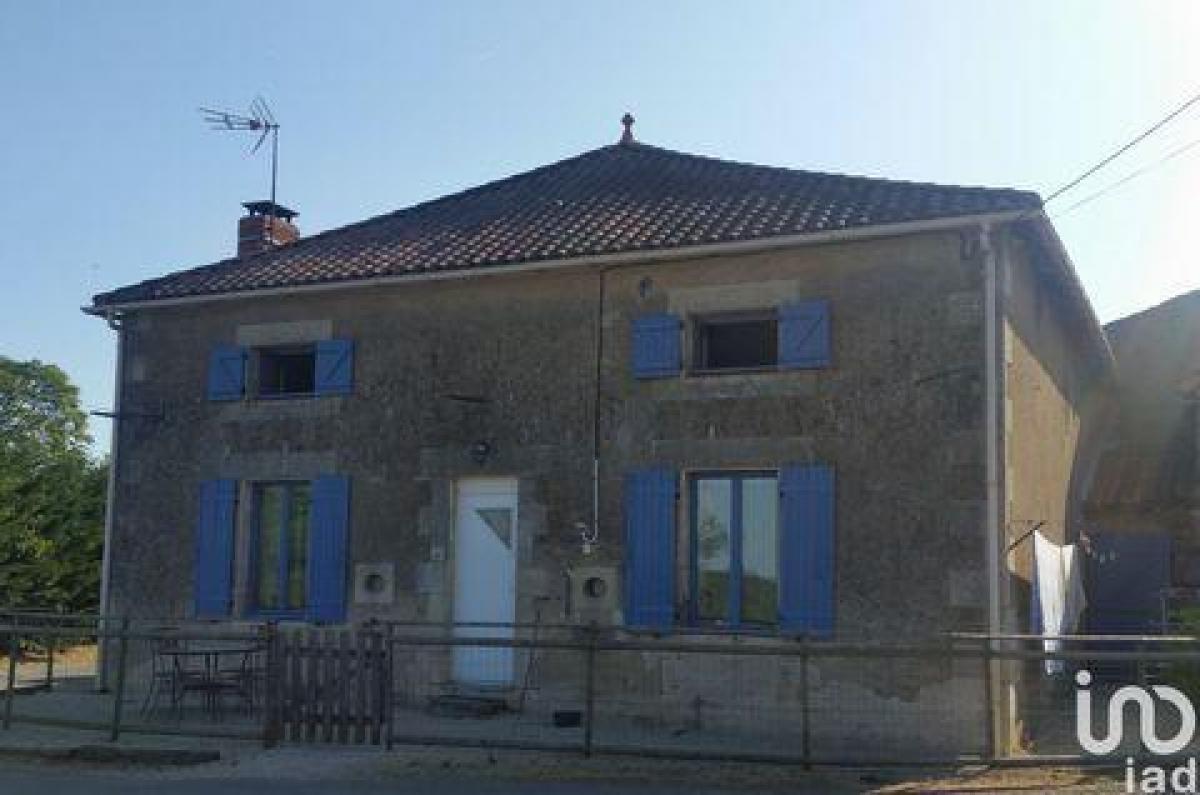 Picture of Home For Sale in Moussac, Poitou Charentes, France