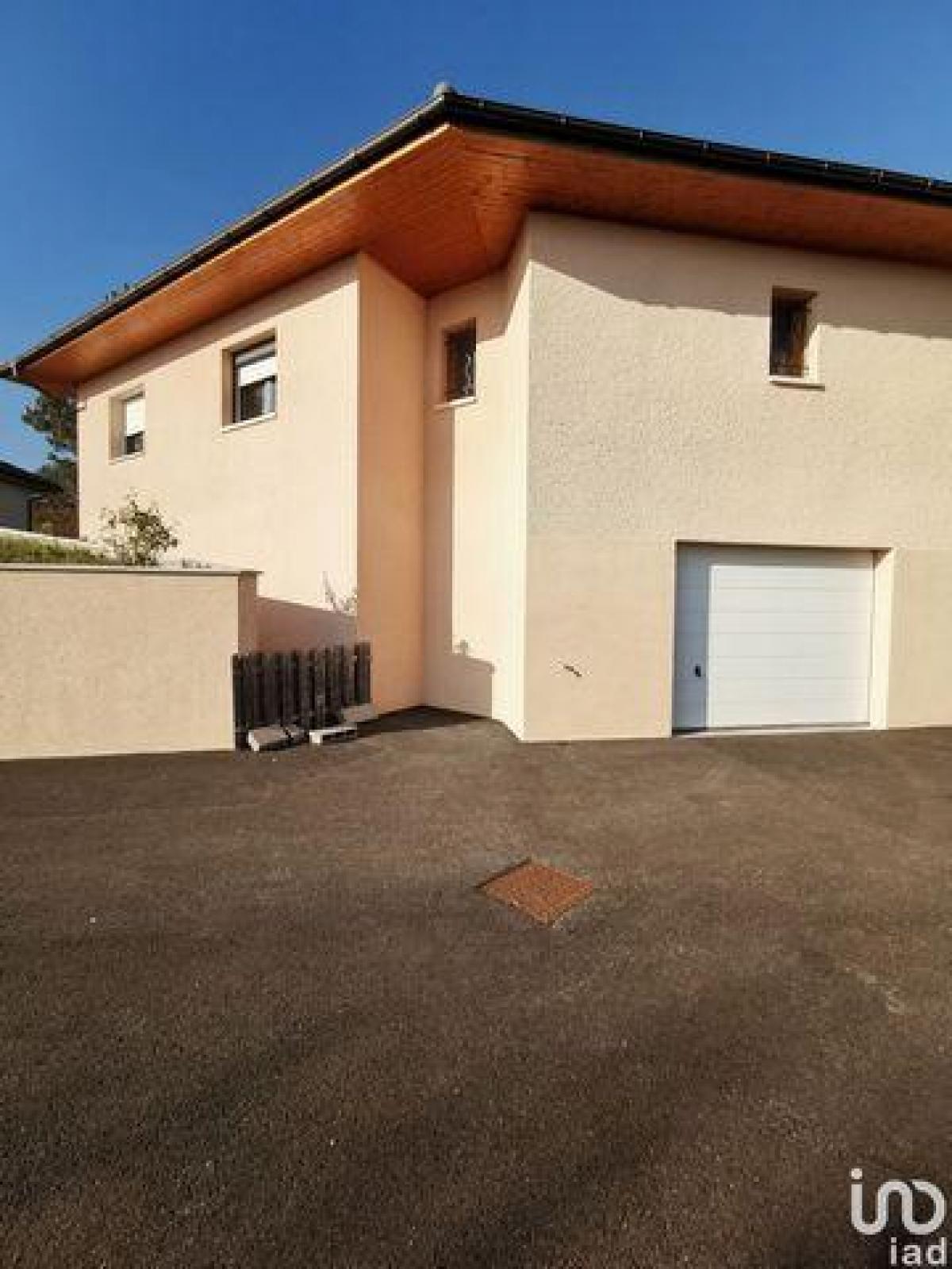 Picture of Home For Sale in Savigny, Bourgogne, France