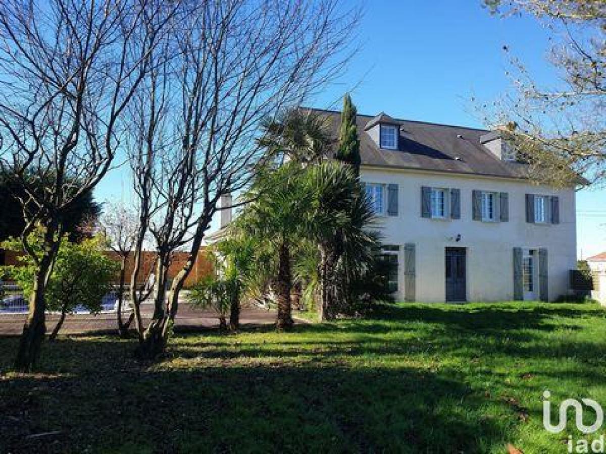 Picture of Home For Sale in Pau, Aquitaine, France