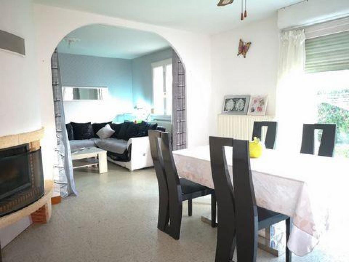 Picture of Home For Sale in Carlepont, Picardie, France