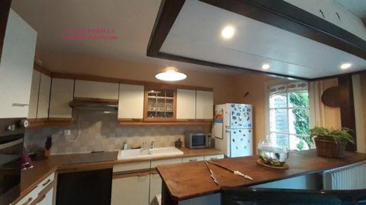 Picture of Home For Sale in Fosses, Picardie, France