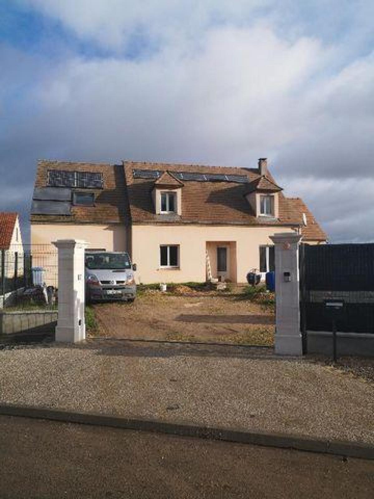 Picture of Home For Sale in Villars, Bourgogne, France
