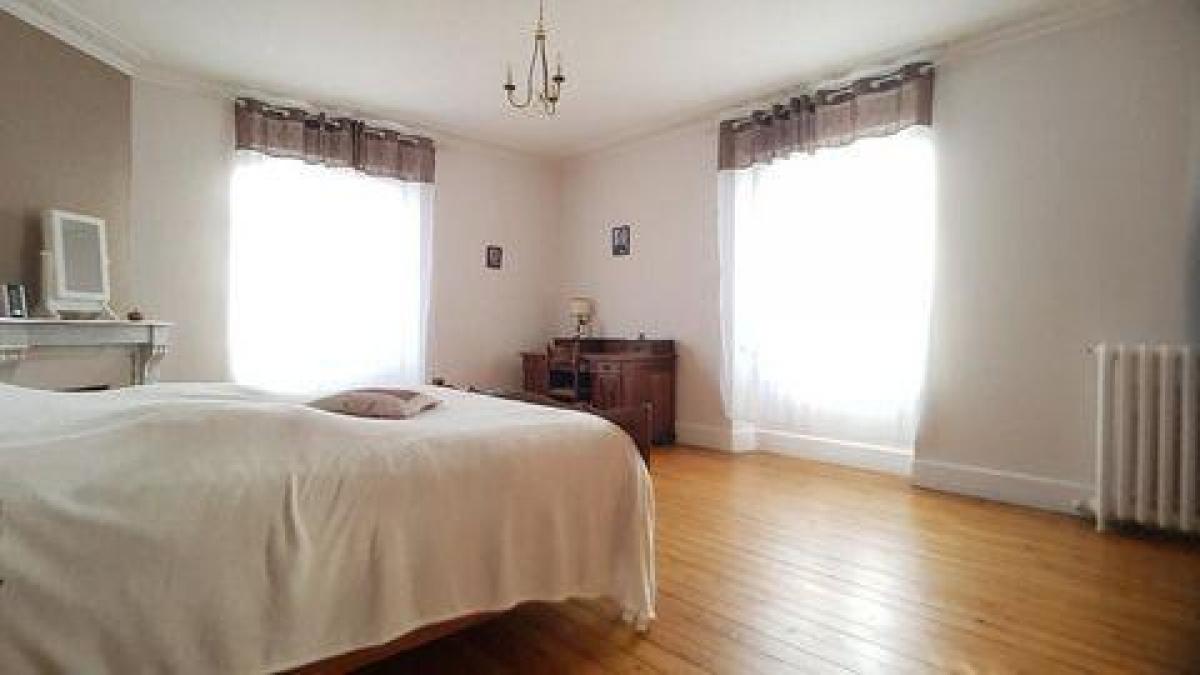 Picture of Home For Sale in Soissons, Picardie, France