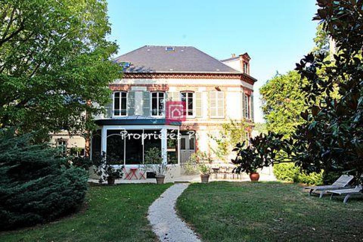 Picture of Home For Sale in Sens, Bourgogne, France
