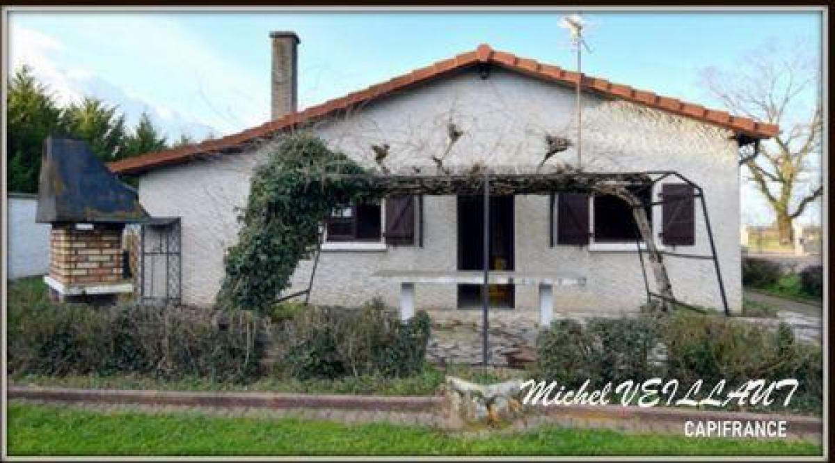 Picture of Home For Sale in Avermes, Auvergne, France