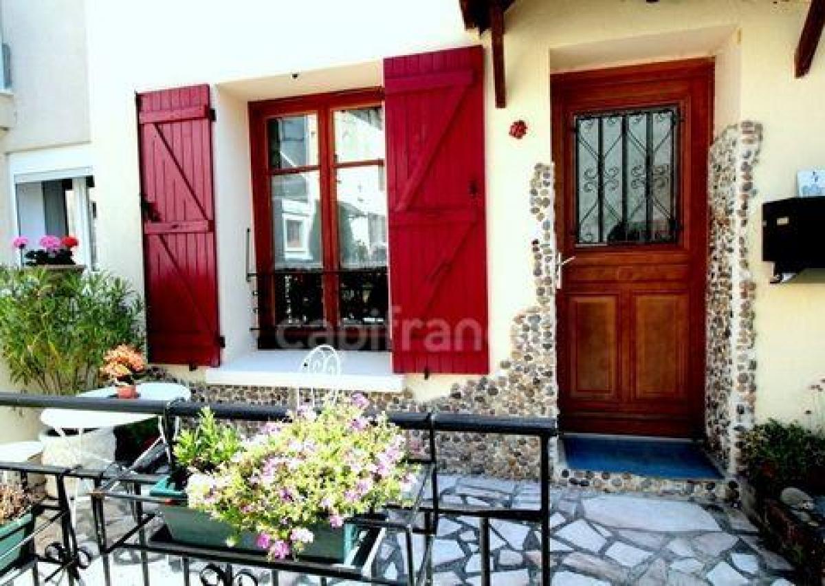 Picture of Home For Sale in Domont, Picardie, France