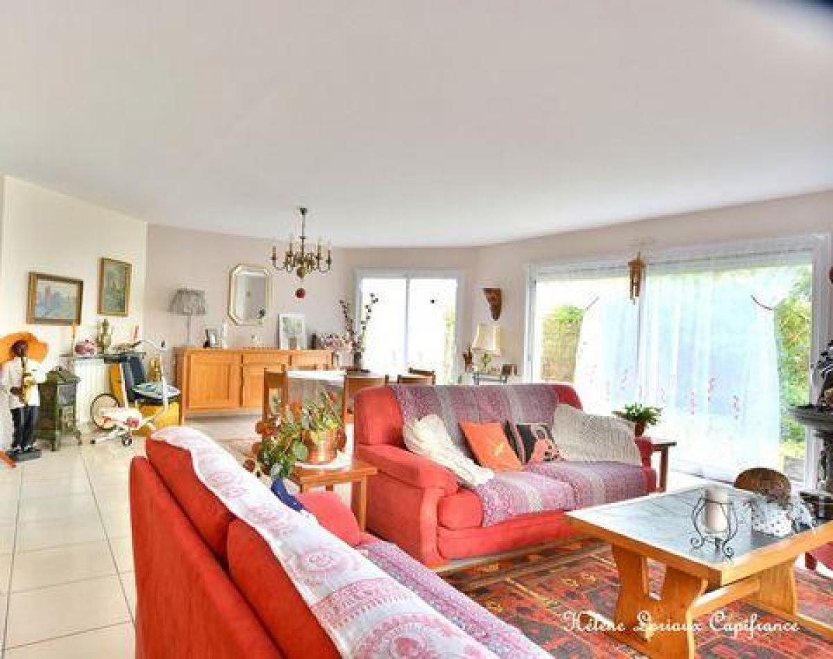 Picture of Home For Sale in Gradignan, Aquitaine, France