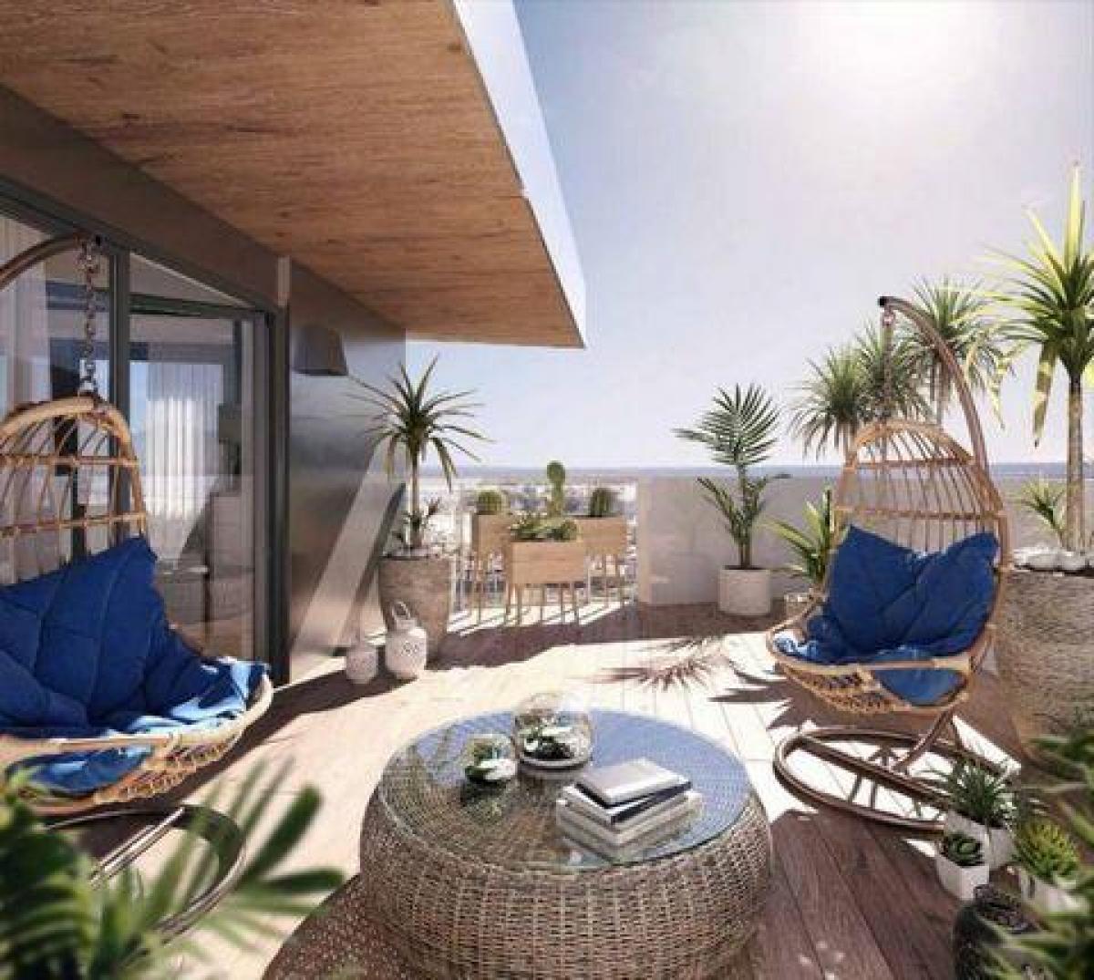 Picture of Apartment For Sale in Bordeaux, Aquitaine, France