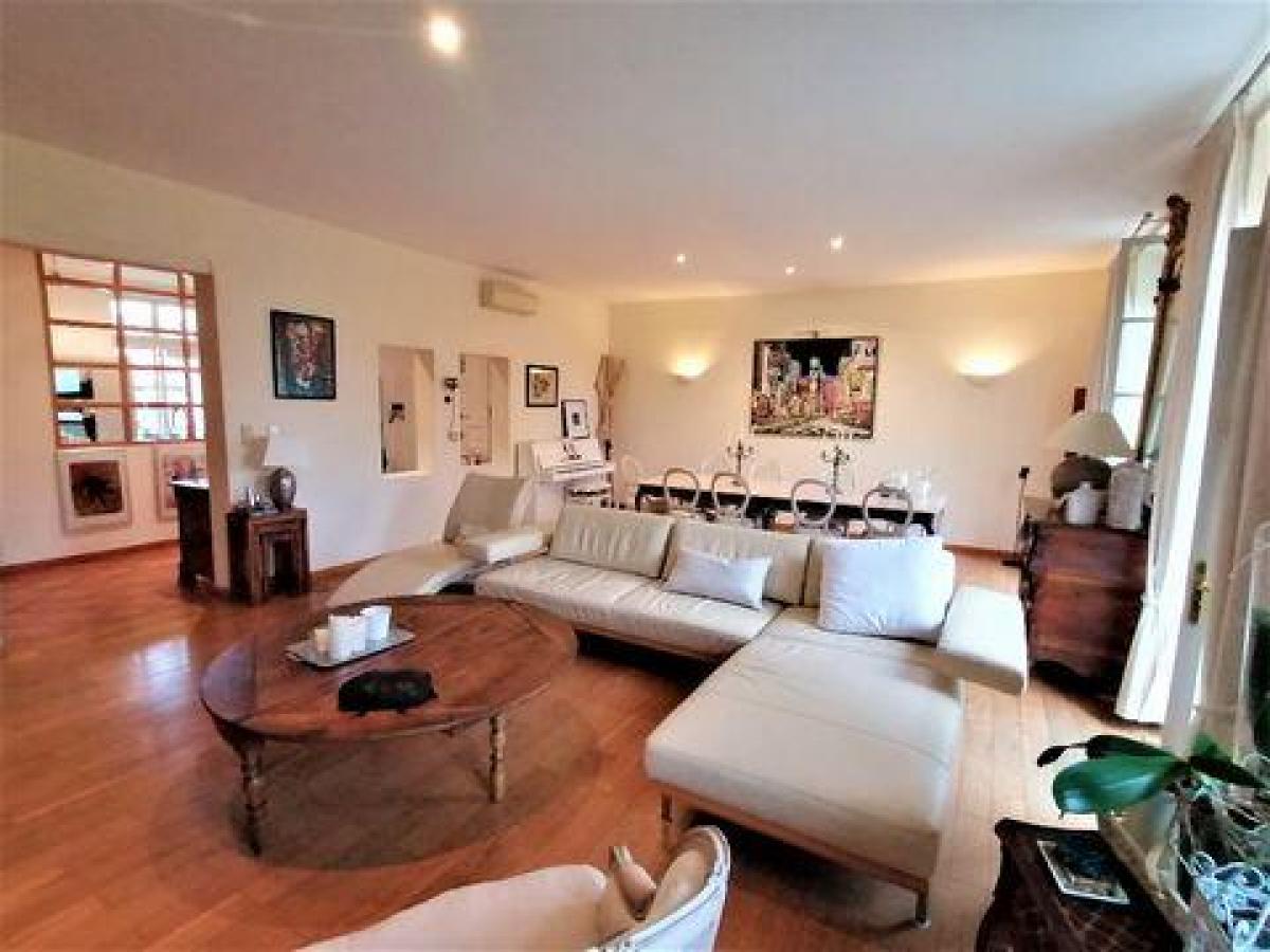 Picture of Apartment For Sale in Nimes, Languedoc Roussillon, France