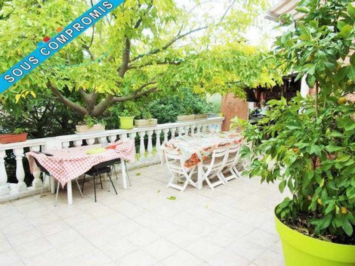 Picture of Home For Sale in Marseille, Provence-Alpes-Cote d'Azur, France