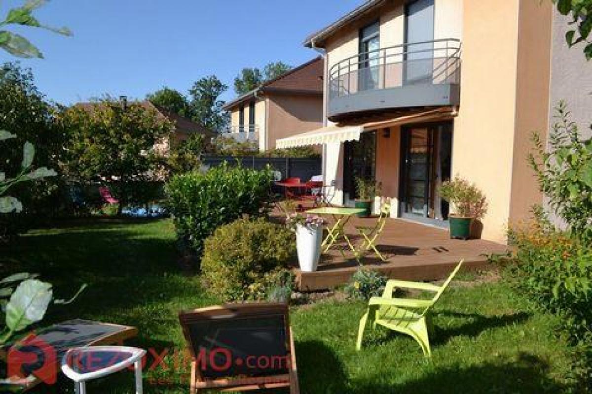 Picture of Home For Sale in Beaumont, Auvergne, France