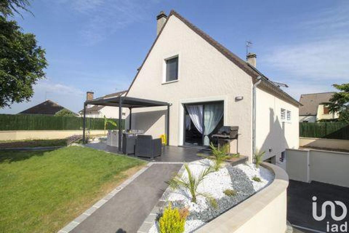 Picture of Home For Sale in Etiolles, Ile De France, France