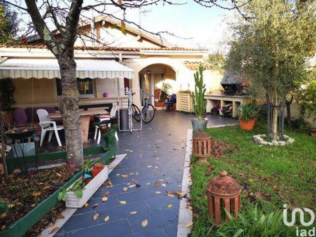 Picture of Home For Sale in Bordeaux, Aquitaine, France