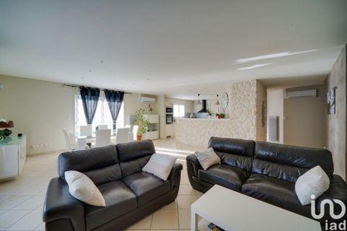 Picture of Home For Sale in Targon, Aquitaine, France