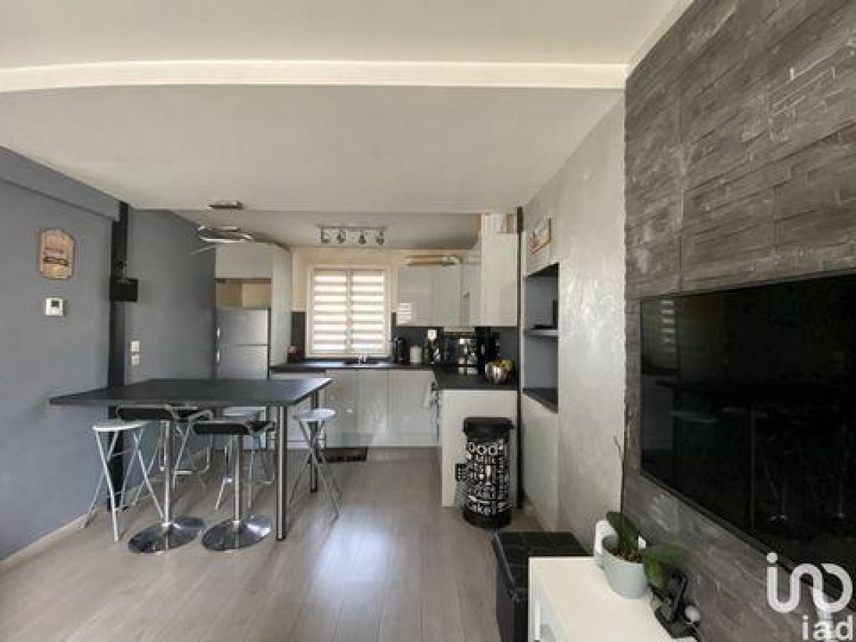 Picture of Home For Sale in Moisselles, Picardie, France