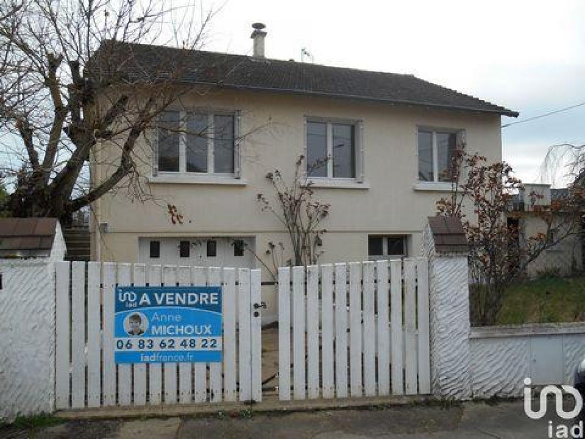 Picture of Home For Sale in Aubigny, Bourgogne, France