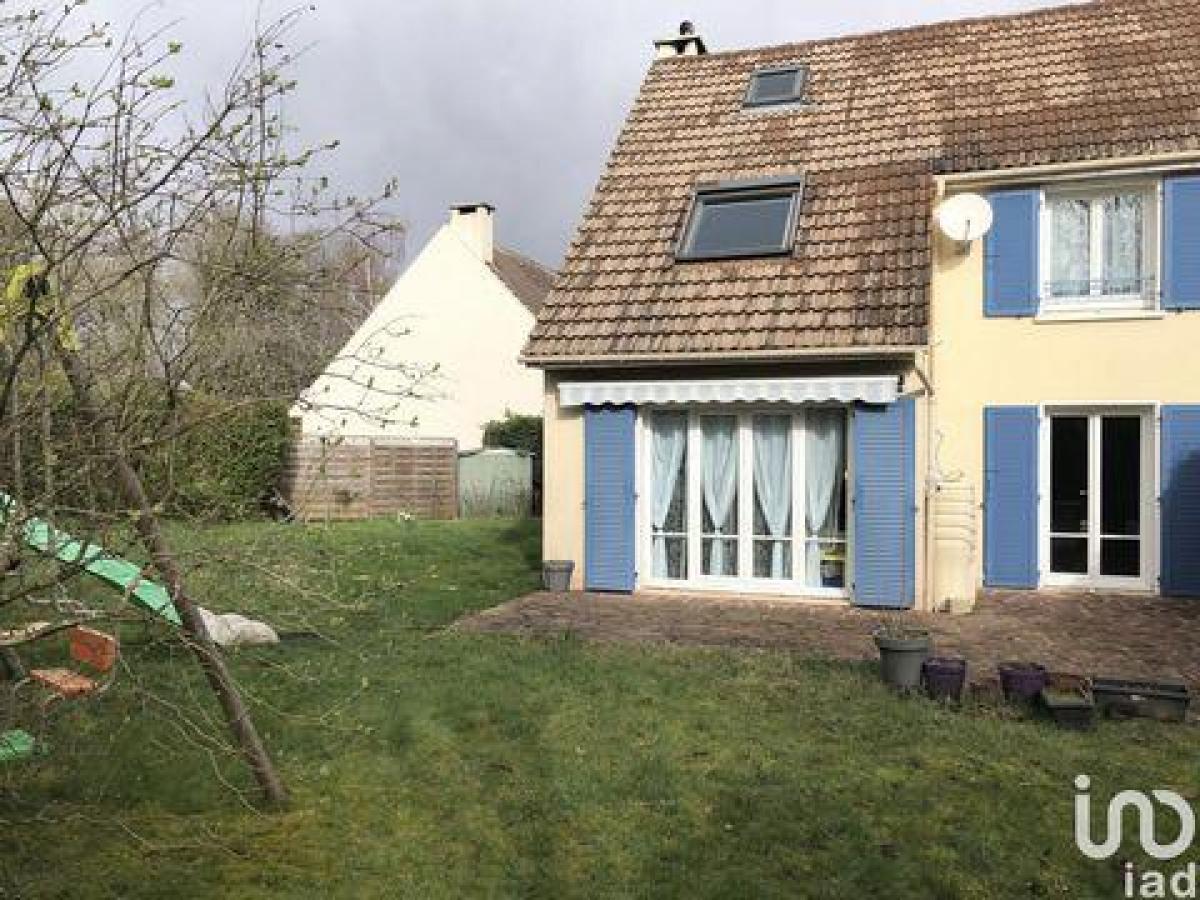 Picture of Home For Sale in Courcouronnes, Bretagne, France