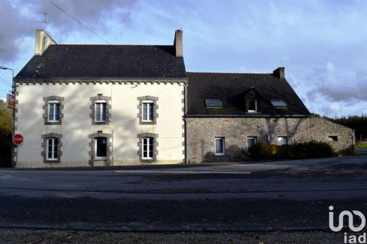 Picture of Home For Sale in Leuhan, Bretagne, France