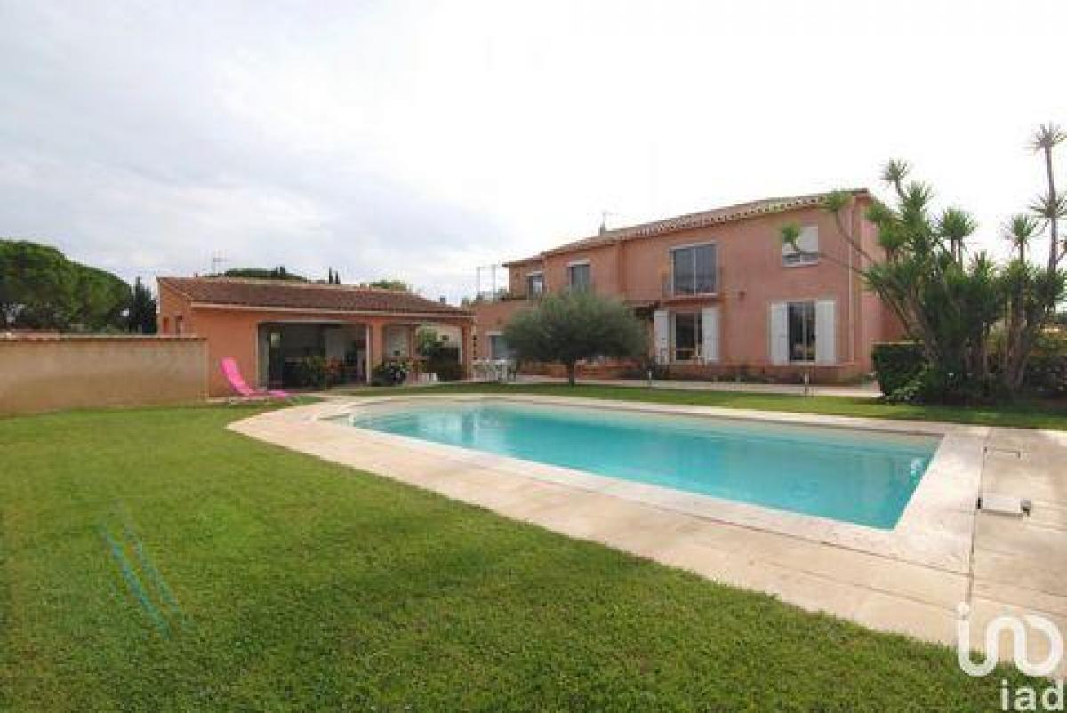 Picture of Home For Sale in La Crau, Provence-Alpes-Cote d'Azur, France