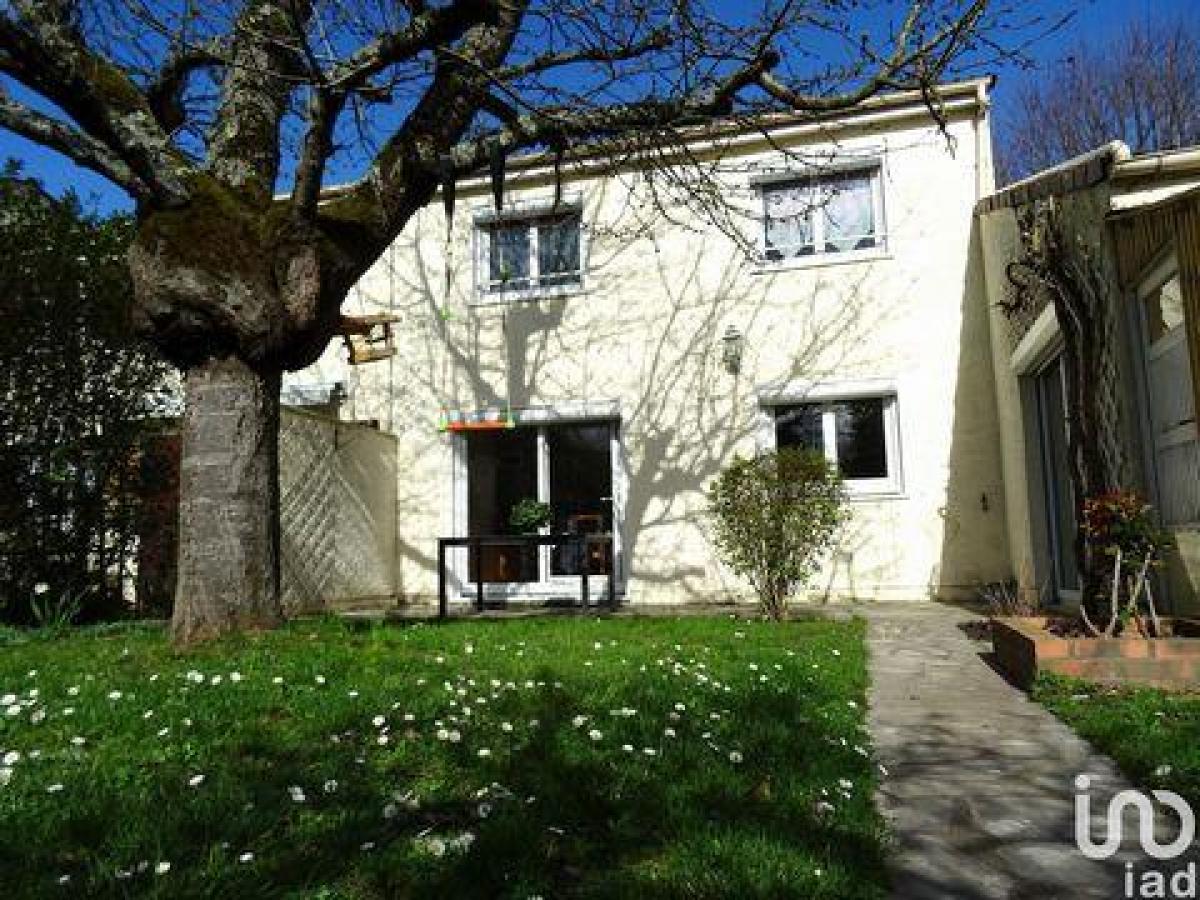 Picture of Home For Sale in Bondoufle, Bretagne, France