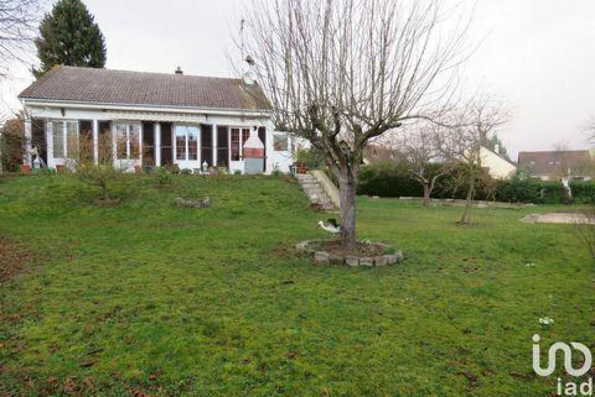 Picture of Home For Sale in Viarmes, Picardie, France