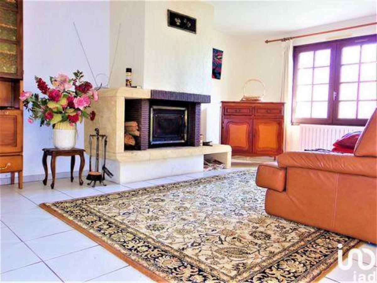 Picture of Home For Sale in Riom, Auvergne, France