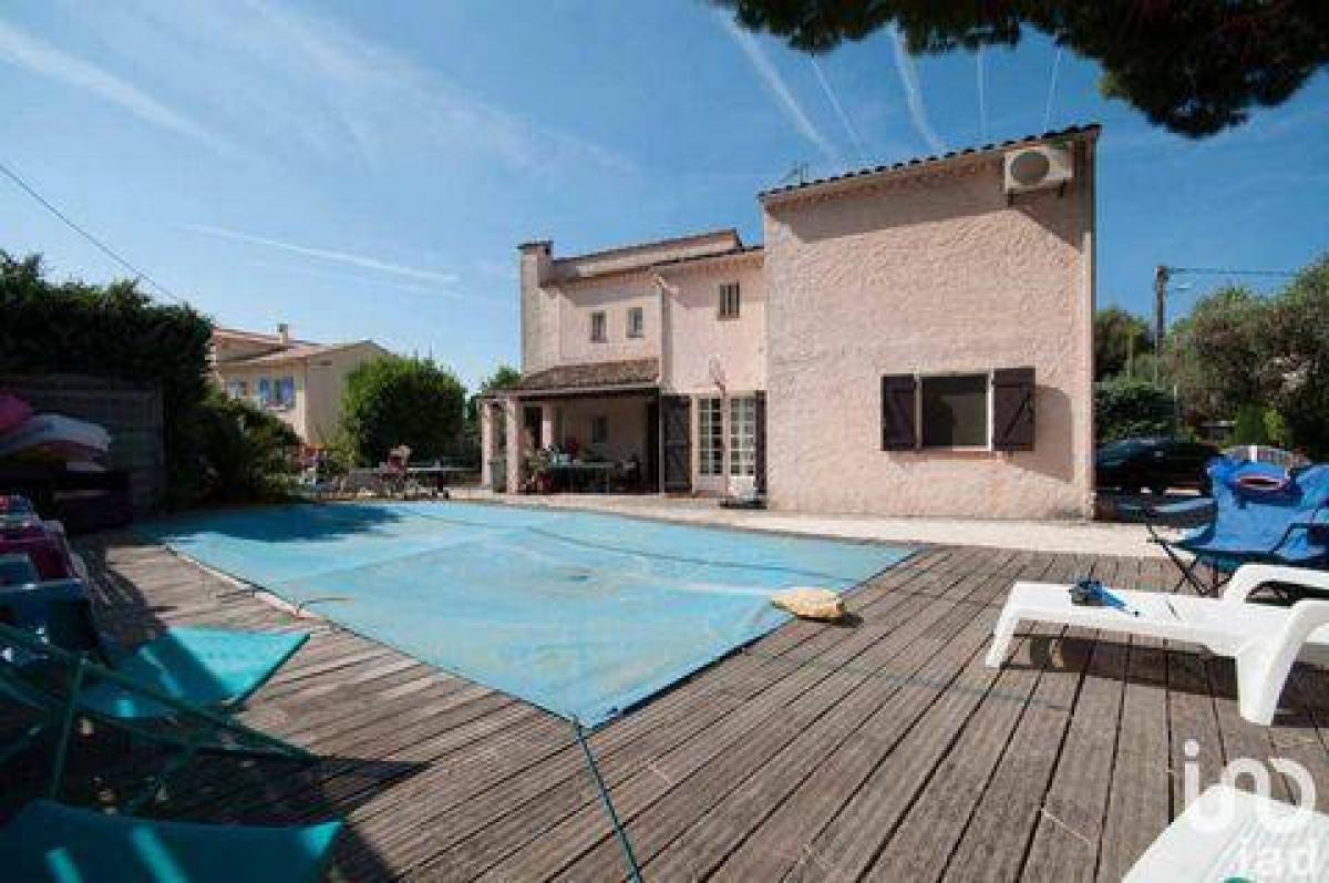 Picture of Home For Sale in SIX FOURS LES PLAGES, Cote d'Azur, France