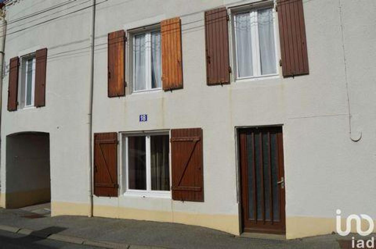 Picture of Home For Sale in Adilly, Poitou Charentes, France