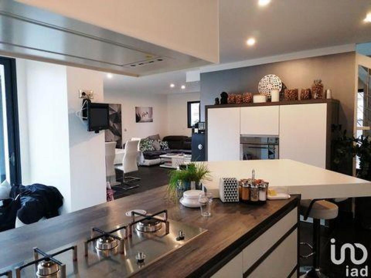 Picture of Home For Sale in Chartres, Centre, France