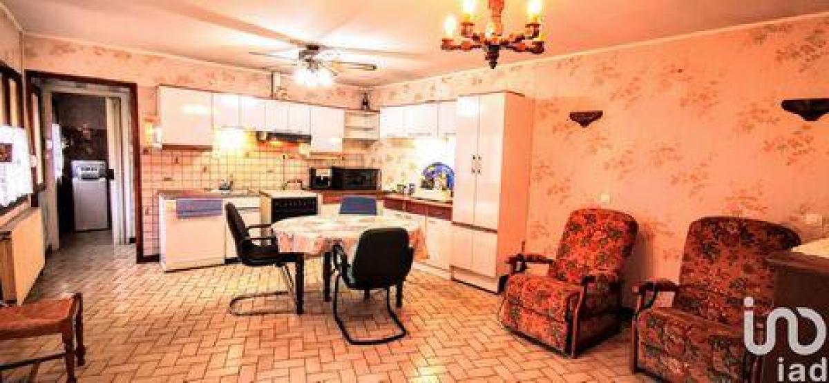 Picture of Home For Sale in Abbeville, Picardie, France