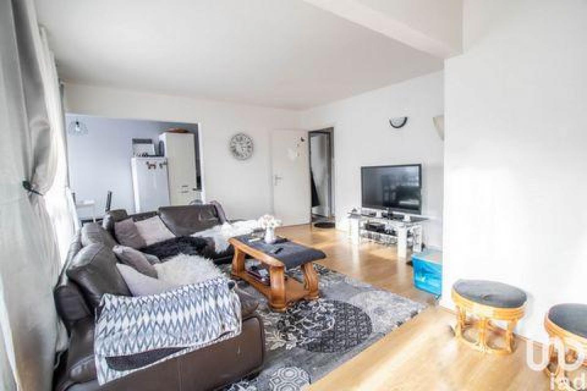 Picture of Condo For Sale in Les Mureaux, Picardie, France