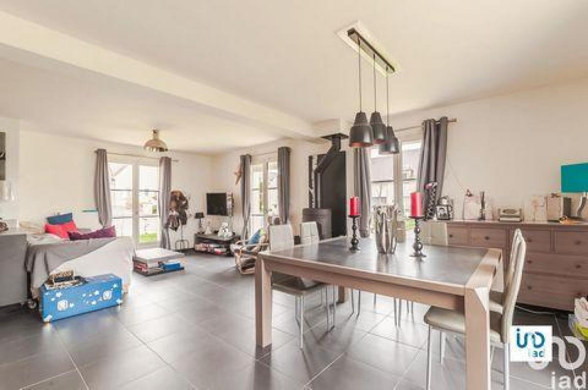 Picture of Home For Sale in Mortefontaine, Picardie, France