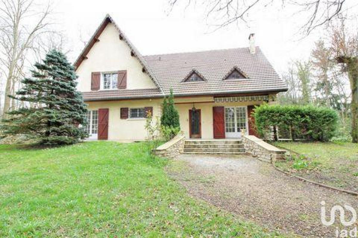 Picture of Home For Sale in Lamorlaye, Picardie, France