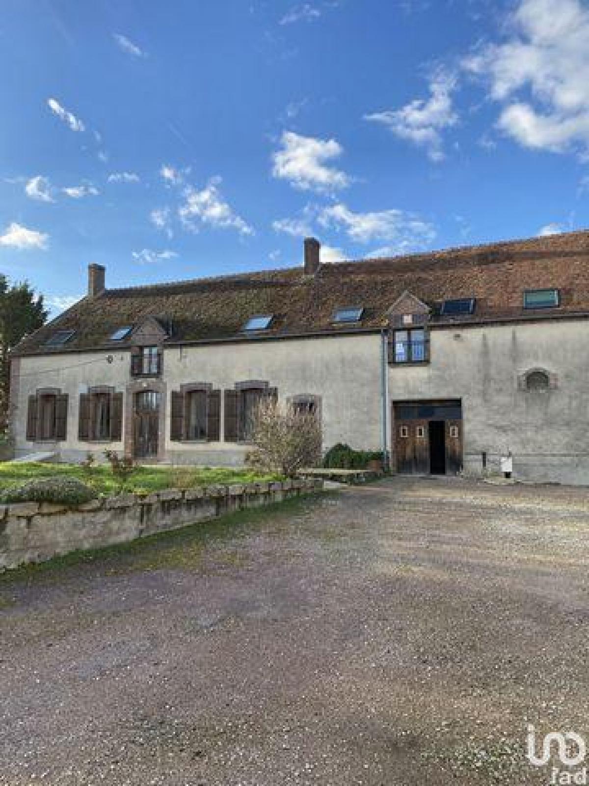 Picture of Home For Sale in Sens, Bourgogne, France