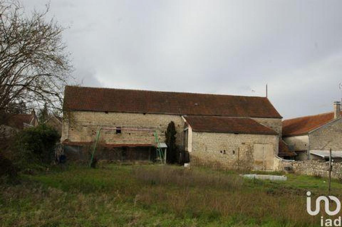 Picture of Home For Sale in Nuits, Auvergne, France