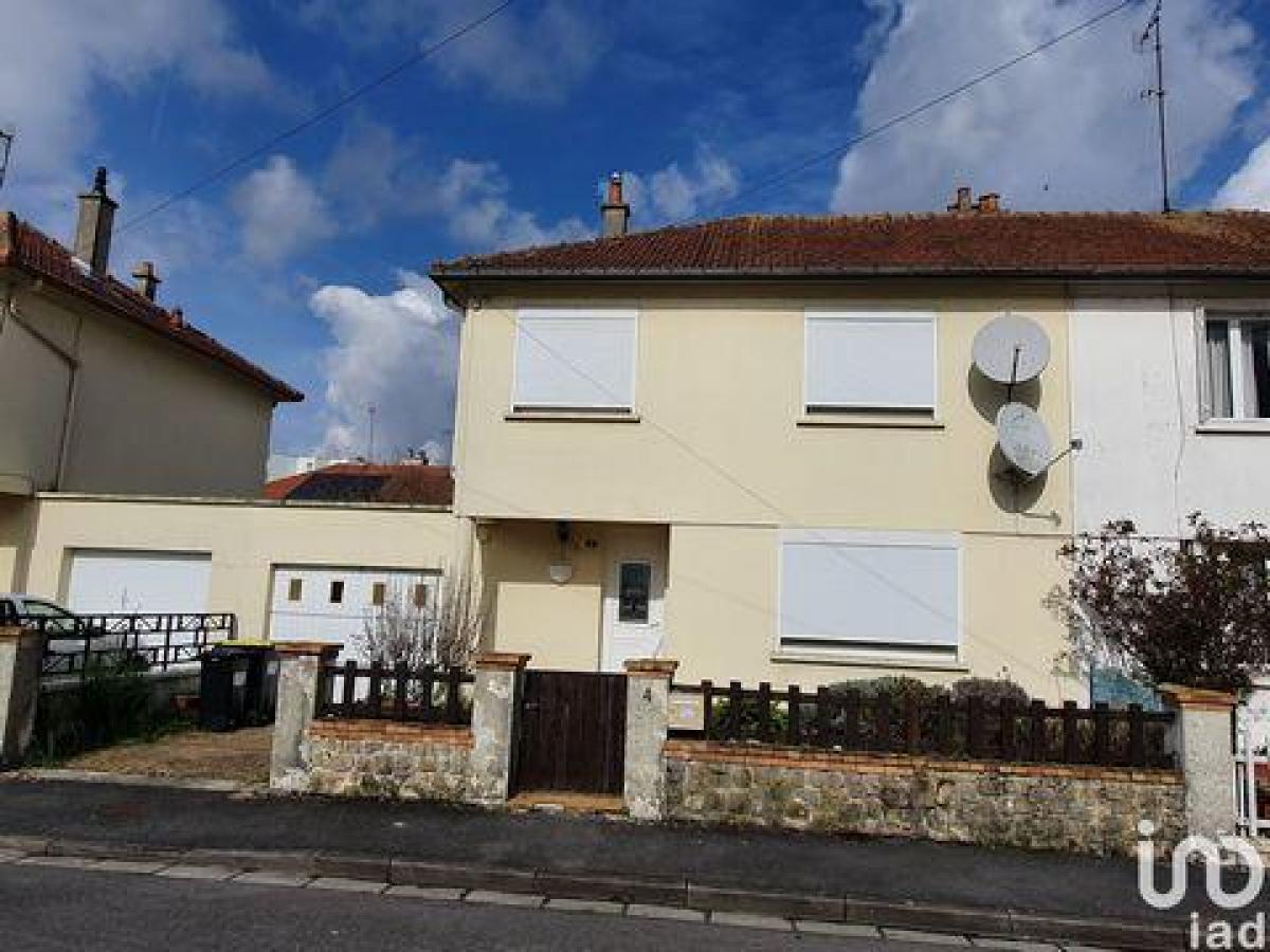 Picture of Home For Sale in Chauny, Picardie, France