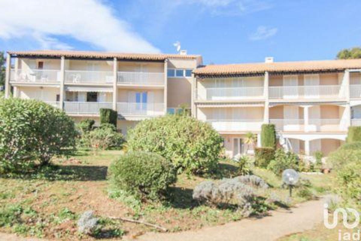 Picture of Apartment For Sale in La Croix Valmer, Cote d'Azur, France