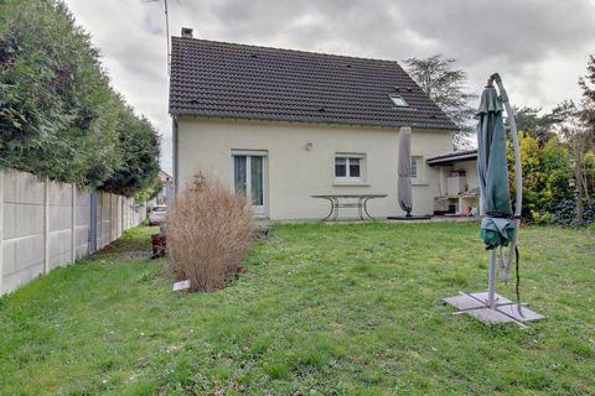 Picture of Home For Sale in Les Mureaux, Picardie, France