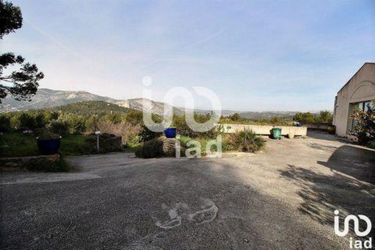 Picture of Home For Sale in Auriol, Provence-Alpes-Cote d'Azur, France