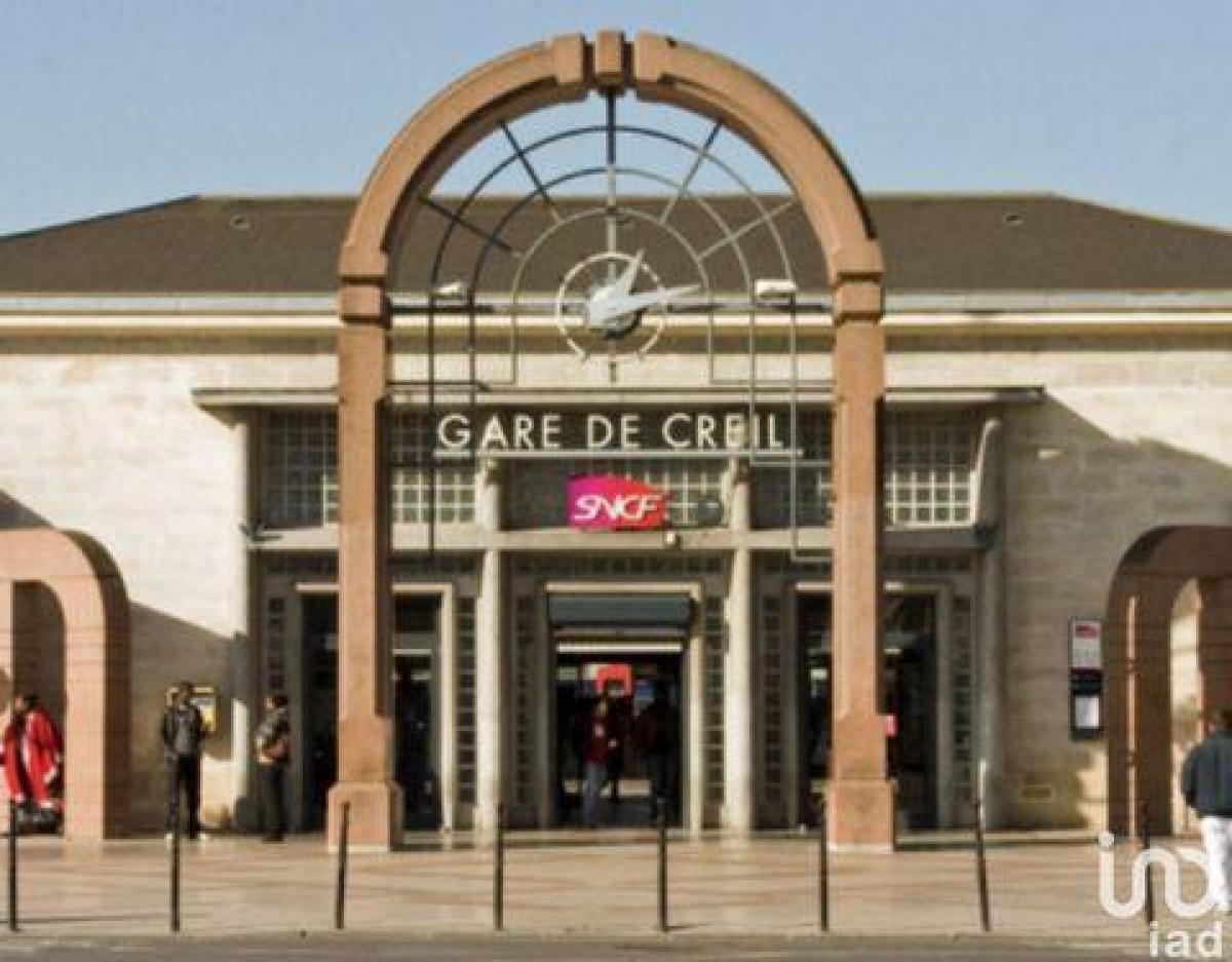 Picture of Retail For Sale in Creil, Picardie, France